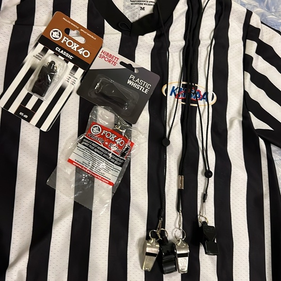 Lot - Smitty Men’s Bball Referee Shirt M & KHSAA & XL Plain Stripes & 7 Whistles - Picture 6 of 8